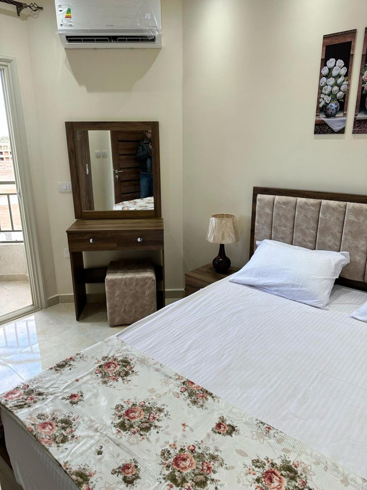 La Quinta Apartment *